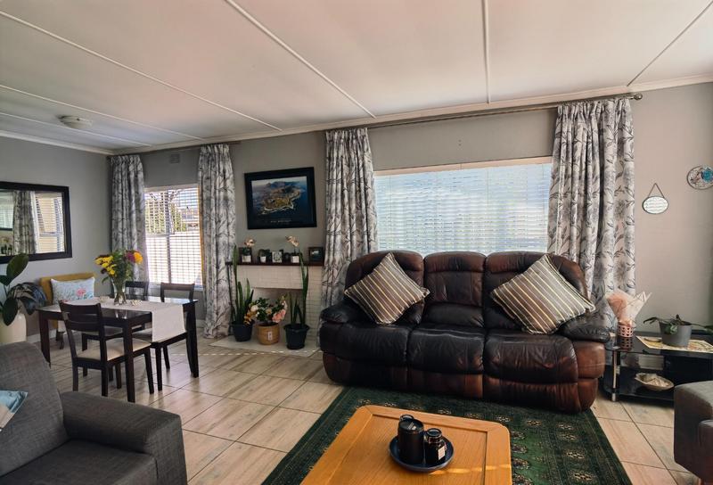 4 Bedroom Property for Sale in Goodwood Estate Western Cape